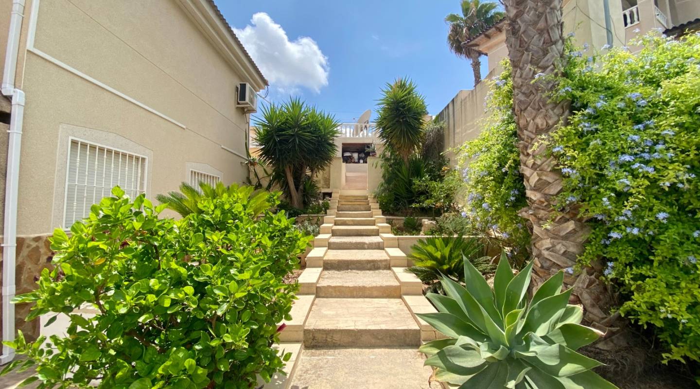 Resale - Villa  - Algorfa - Alicante