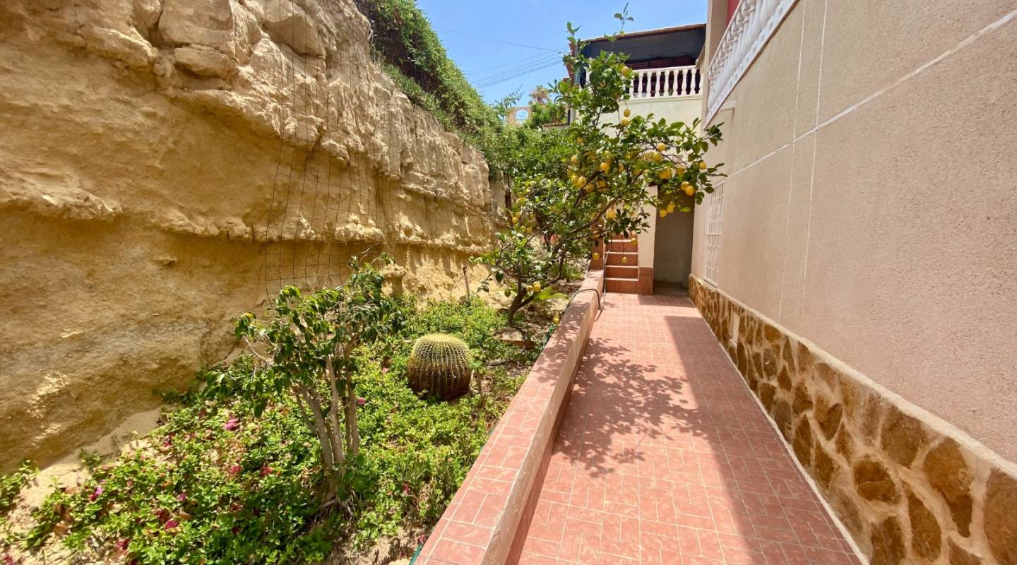 Resale - Villa  - Algorfa - Alicante