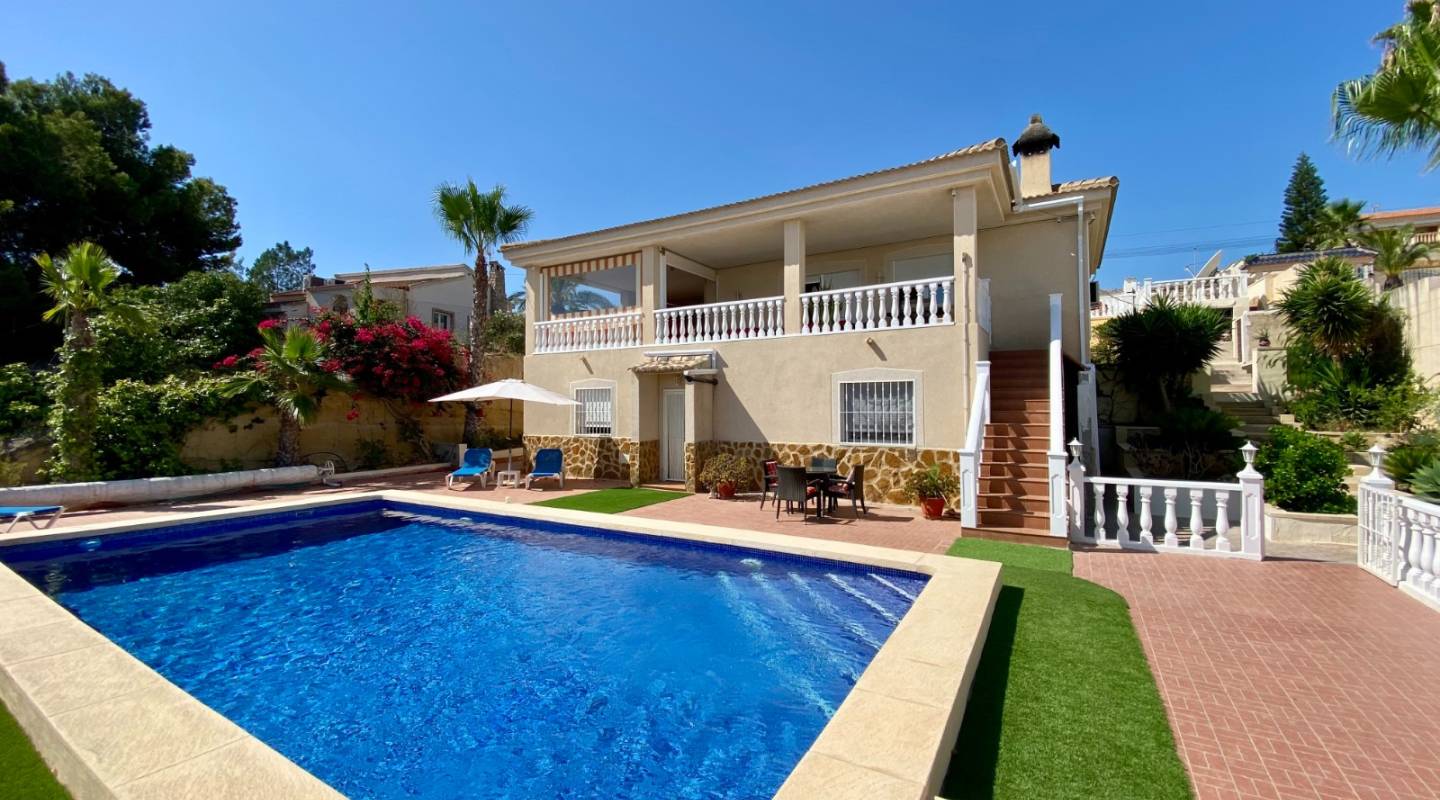 Resale - Villa  - Algorfa - Alicante