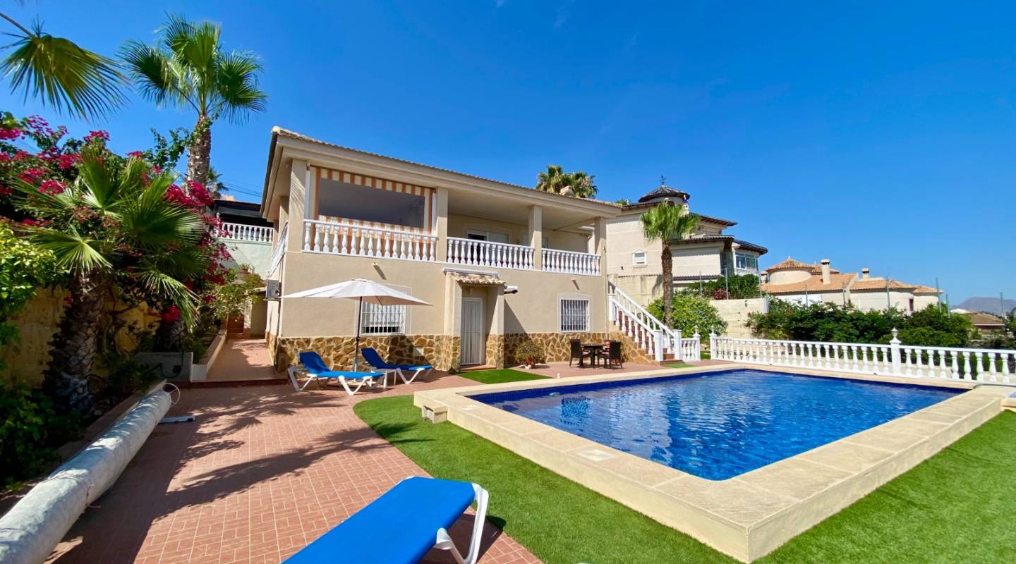 Resale - Villa  - Algorfa - Alicante