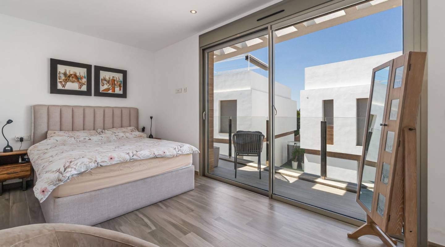 Resale - Villa  - Orihuela Costa - Villamartin
