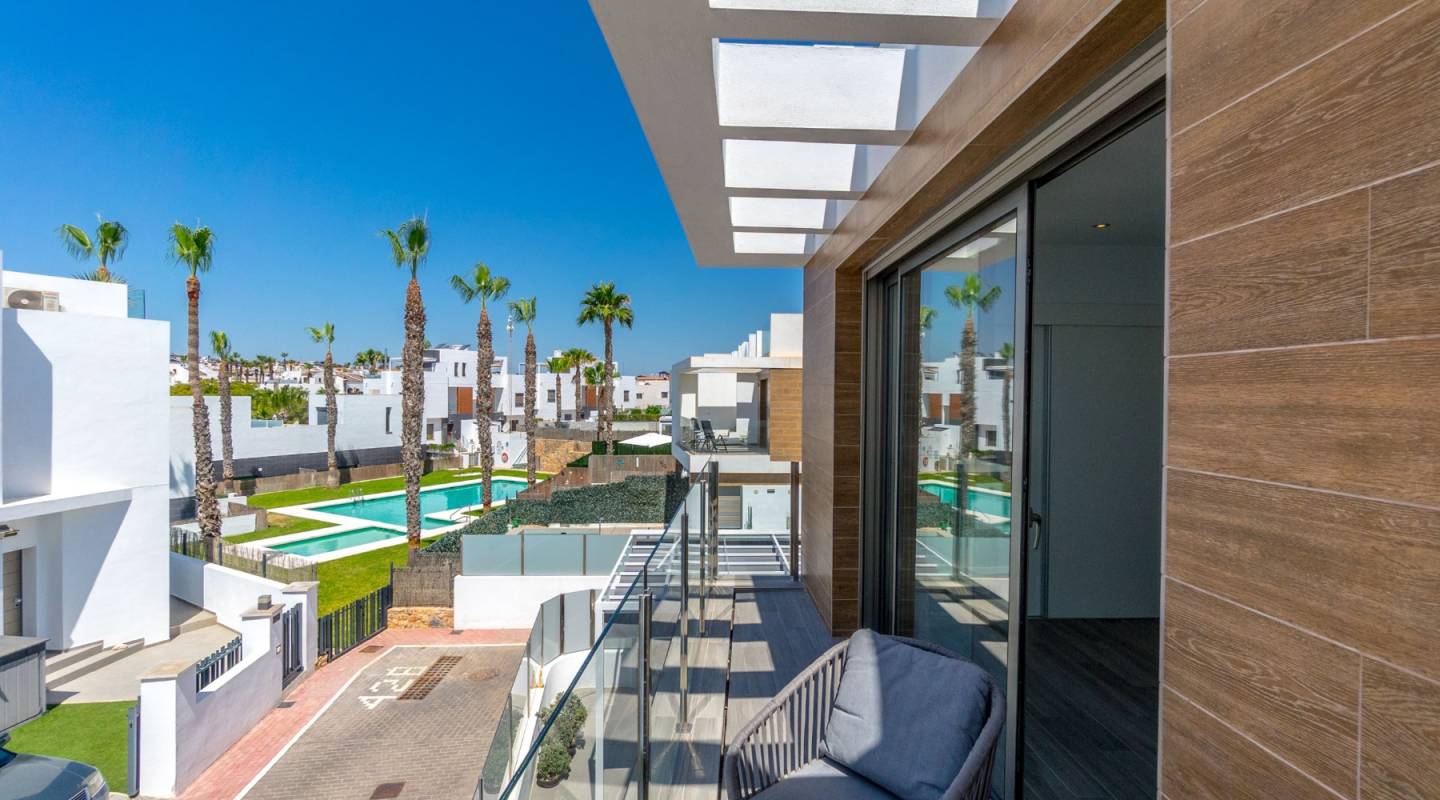 Resale - Villa  - Orihuela Costa - Villamartin