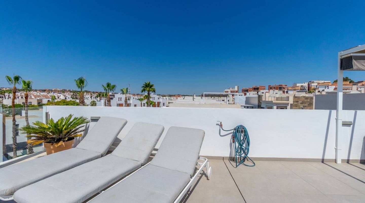 Resale - Villa  - Orihuela Costa - Villamartin