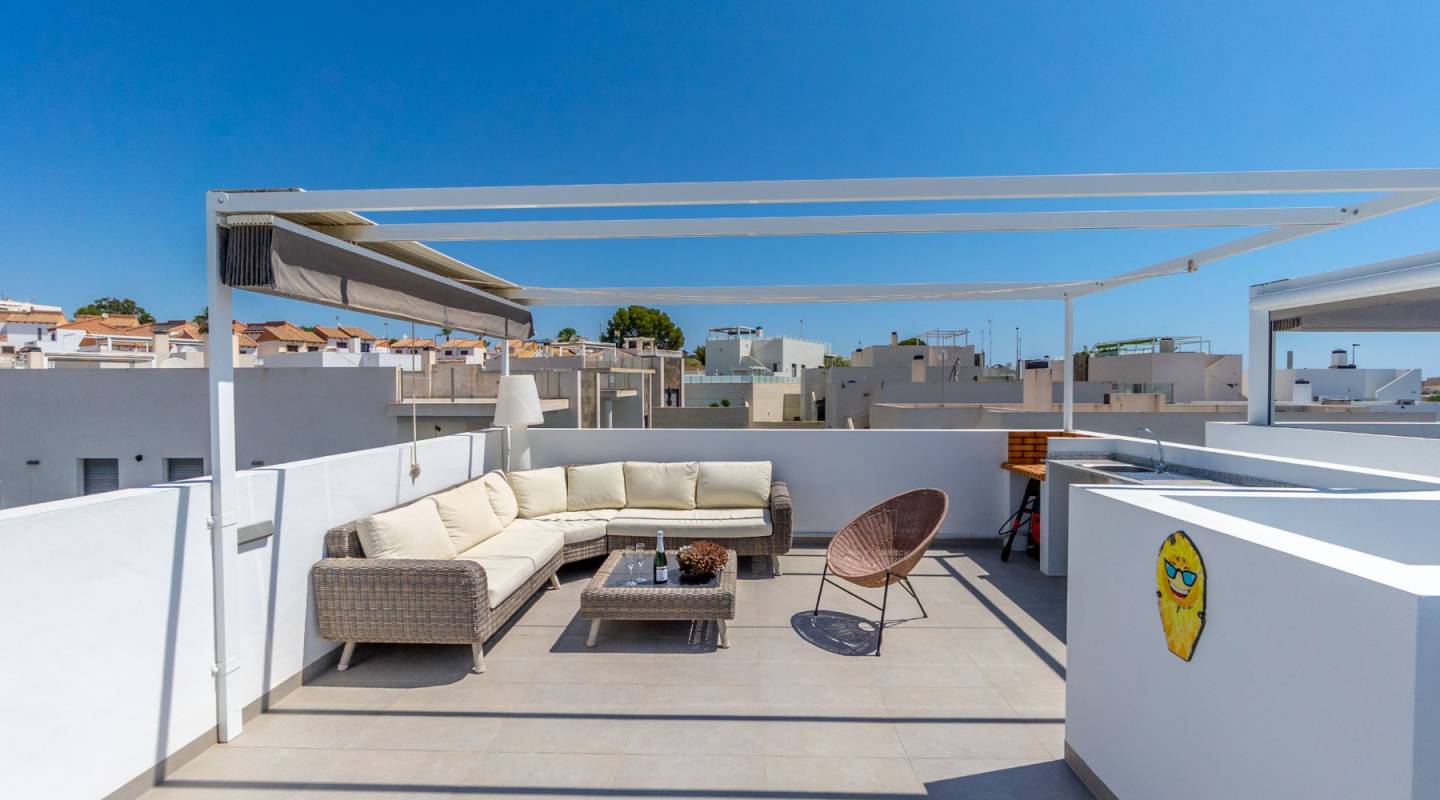 Resale - Villa  - Orihuela Costa - Villamartin