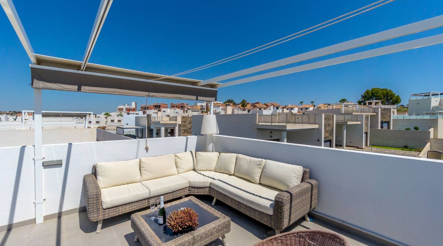 Resale - Villa  - Orihuela Costa - Villamartin