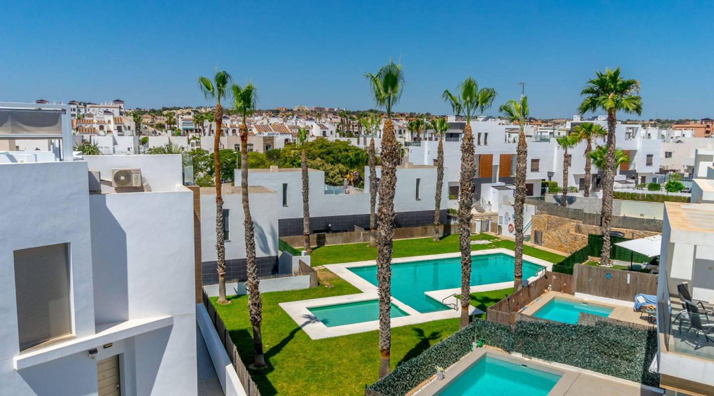 Resale - Villa  - Orihuela Costa - Villamartin