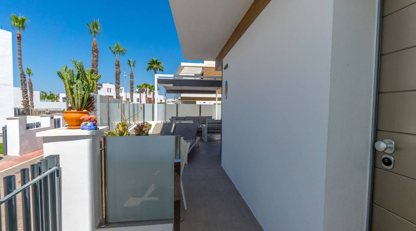 Resale - Villa  - Orihuela Costa - Villamartin