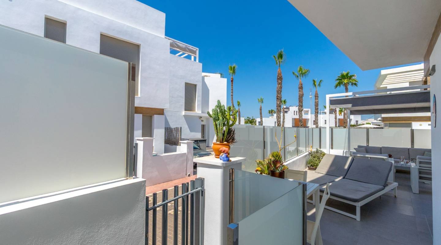 Resale - Villa  - Orihuela Costa - Villamartin