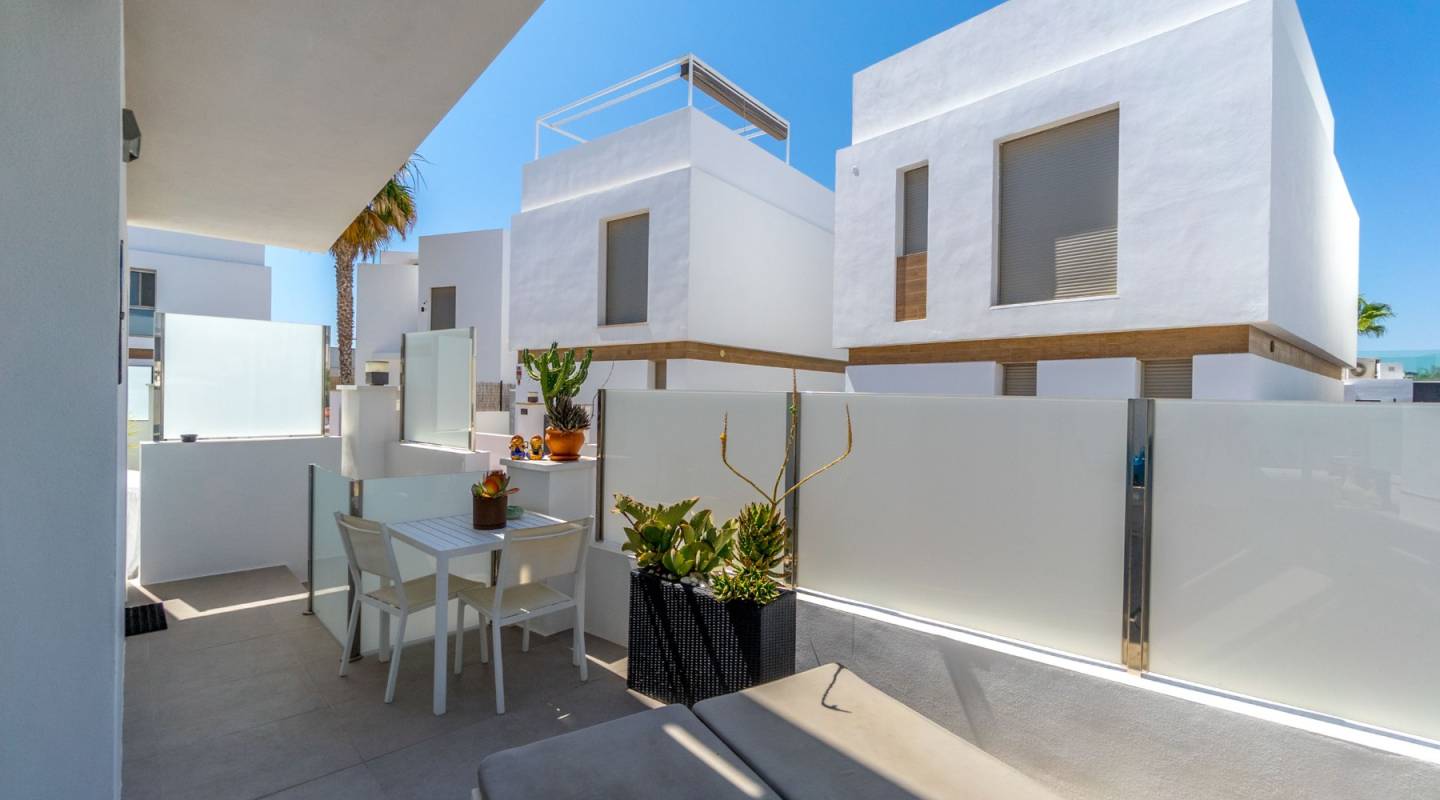 Resale - Villa  - Orihuela Costa - Villamartin