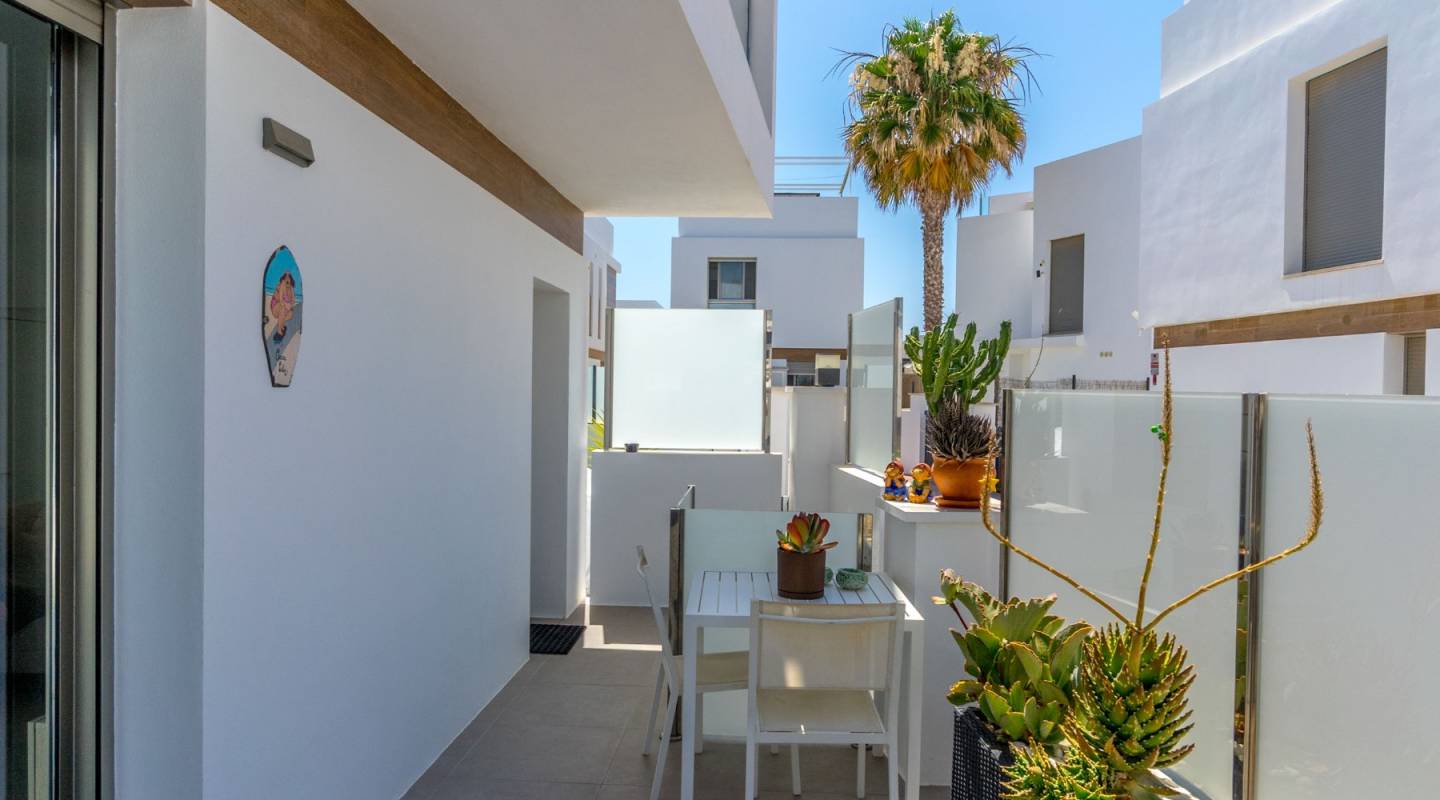 Resale - Villa  - Orihuela Costa - Villamartin