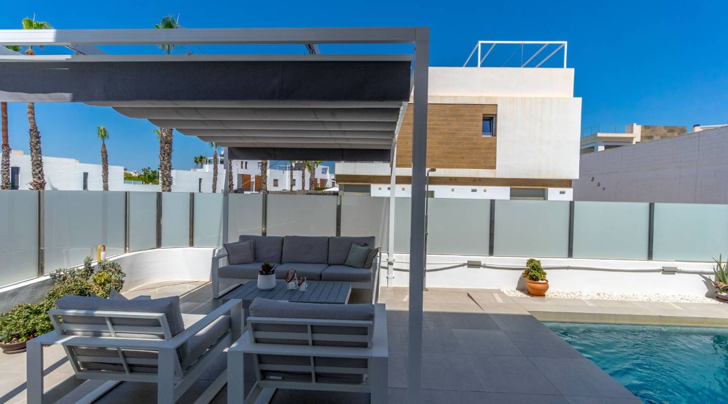 Resale - Villa  - Orihuela Costa - Villamartin