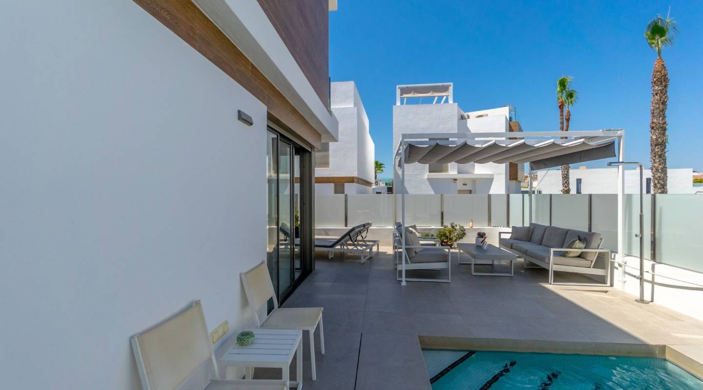 Resale - Villa  - Orihuela Costa - Villamartin