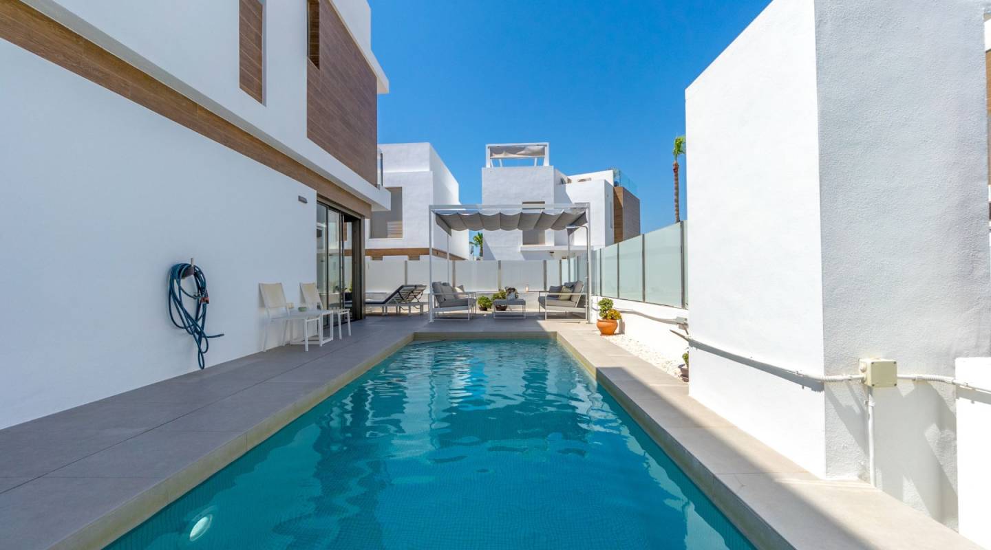 Resale - Villa  - Orihuela Costa - Villamartin