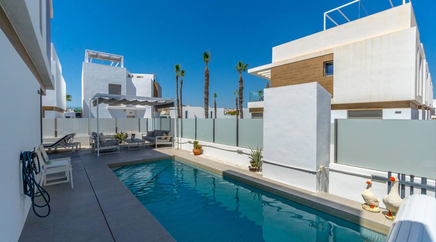 Resale - Villa  - Orihuela Costa - Villamartin