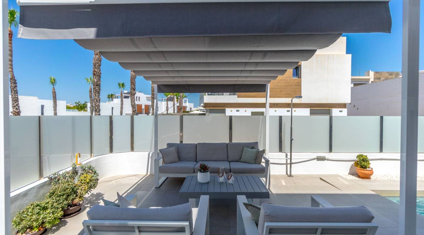 Resale - Villa  - Orihuela Costa - Villamartin