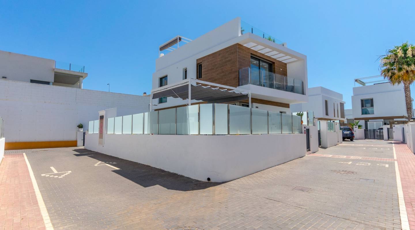 Resale - Villa  - Orihuela Costa - Villamartin