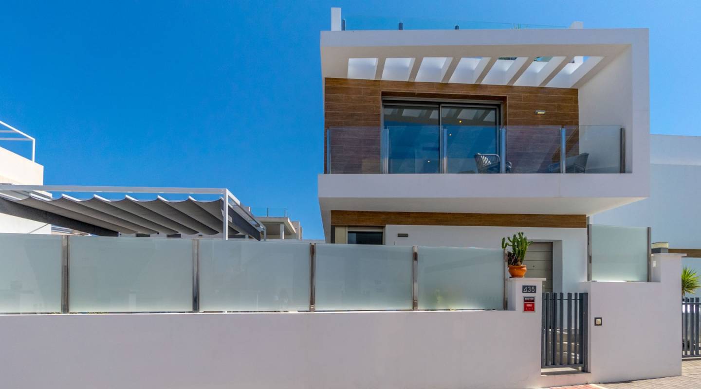 Resale - Villa  - Orihuela Costa - Villamartin