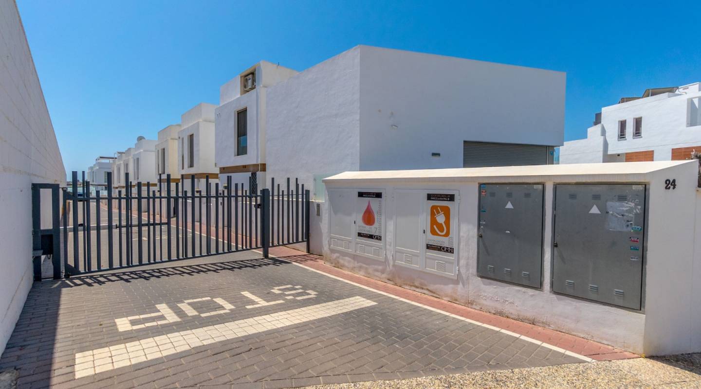 Resale - Villa  - Orihuela Costa - Villamartin