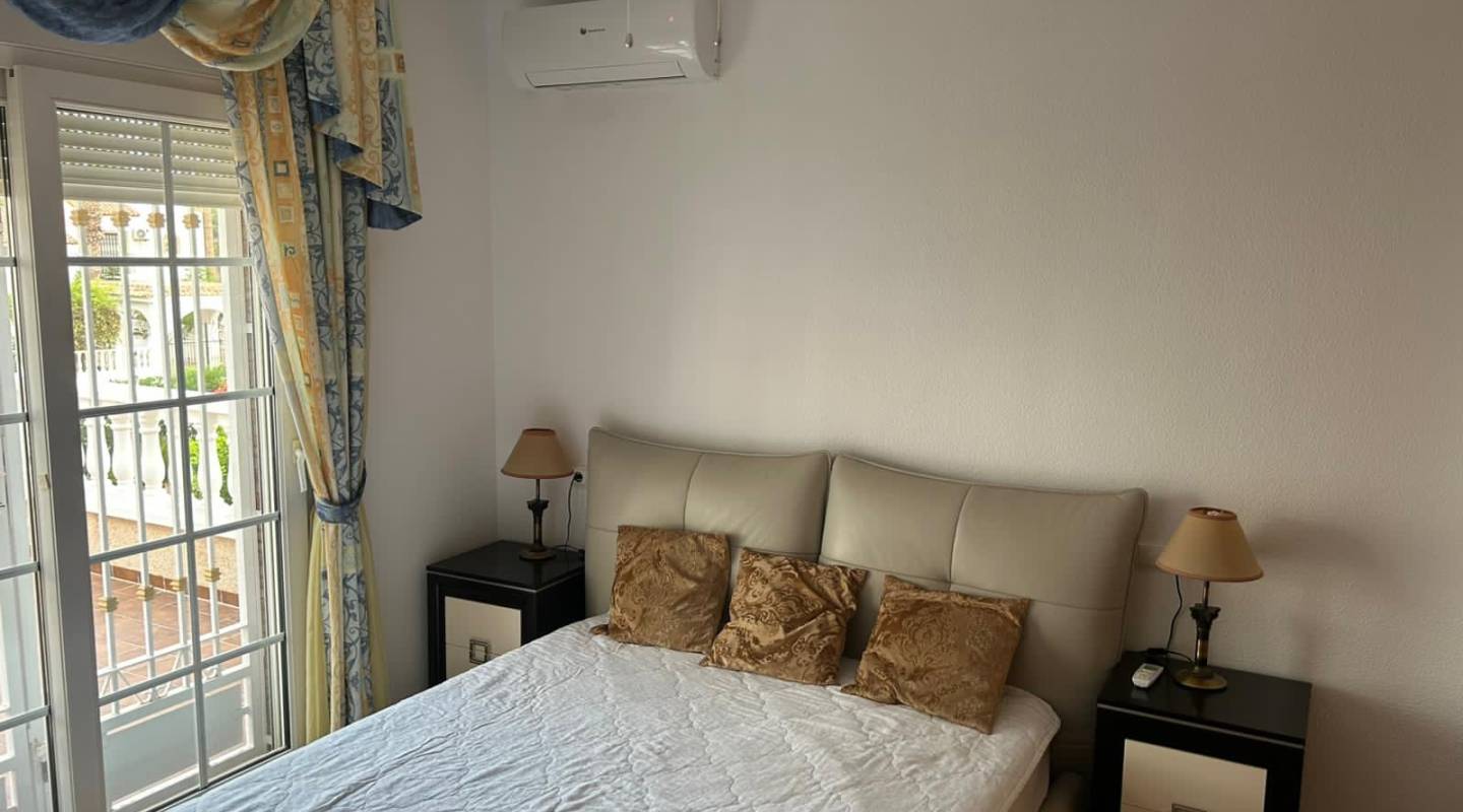 Resale - Villa  - Villamartin - Los Dolses