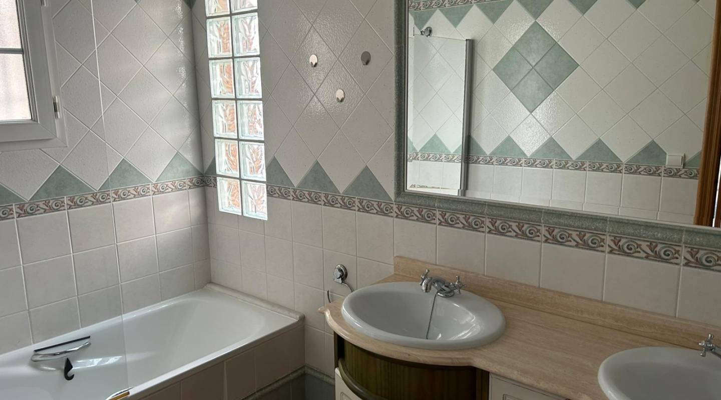 Resale - Villa  - Villamartin - Los Dolses