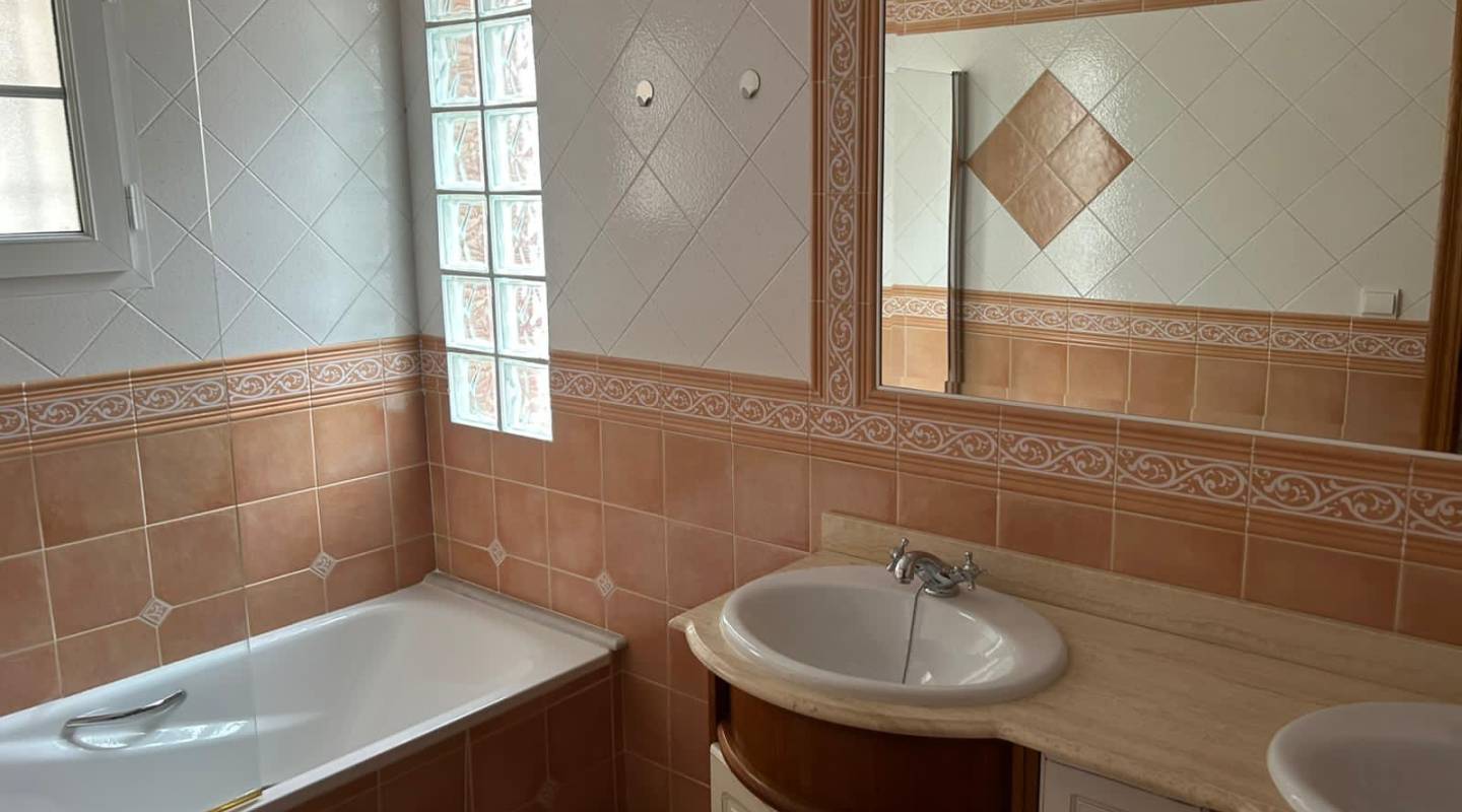 Resale - Villa  - Villamartin - Los Dolses