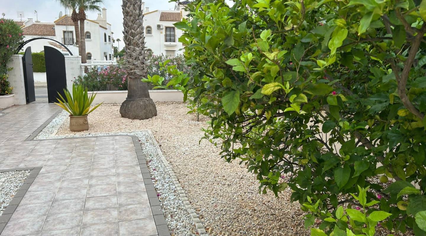 Resale - Villa  - Villamartin - Los Dolses