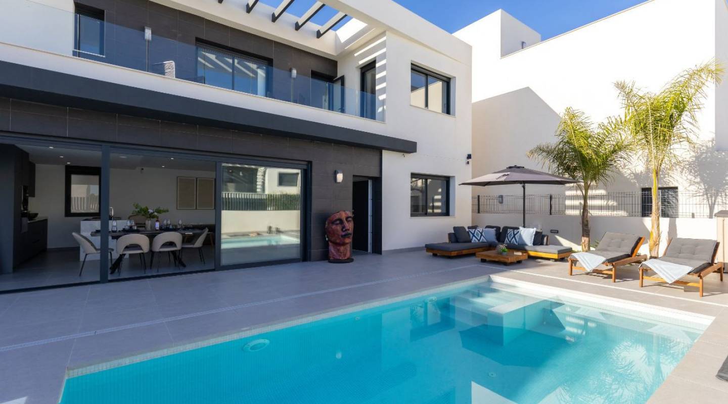 Resale - Villa  - Algorfa - Alicante