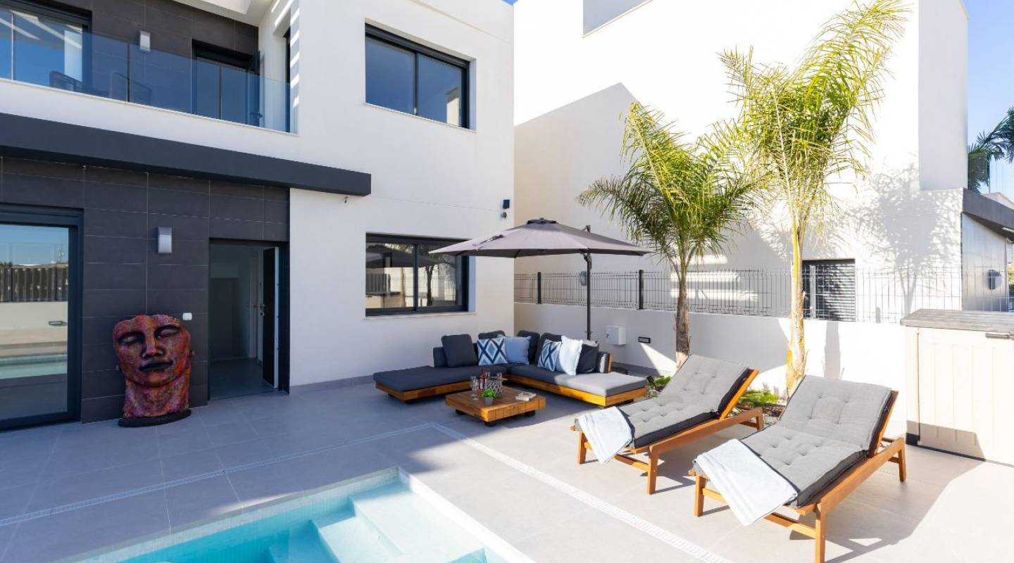 Resale - Villa  - Algorfa - Alicante