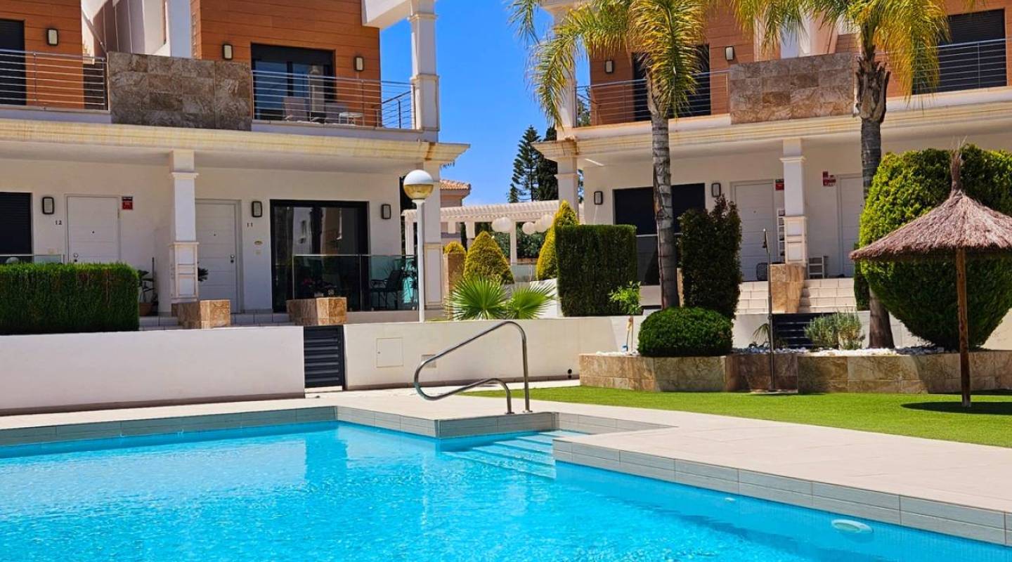 Resale - Townhouse - Ciudad Quesada - Pueblo Bravo