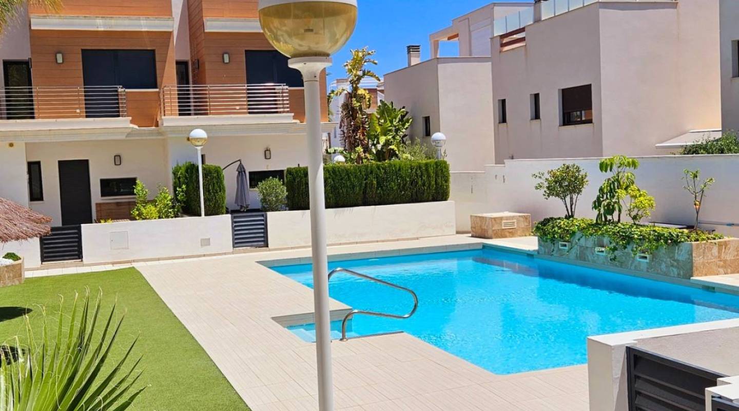 Resale - Townhouse - Ciudad Quesada - Pueblo Bravo