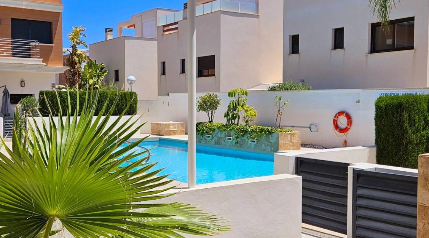 Resale - Townhouse - Ciudad Quesada - Pueblo Bravo