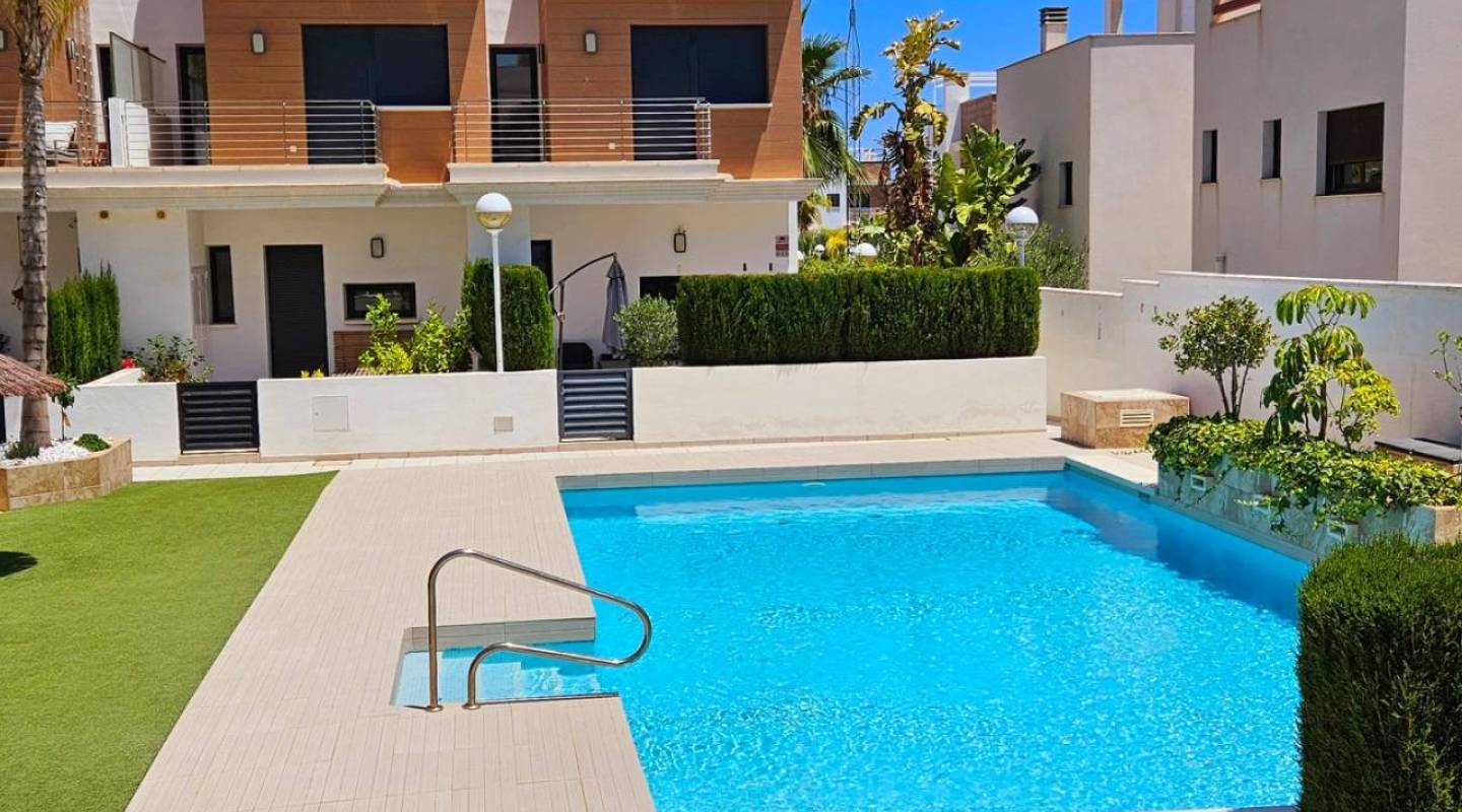 Resale - Townhouse - Ciudad Quesada - Pueblo Bravo