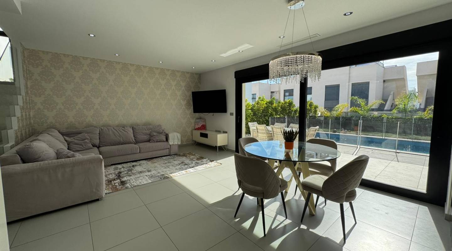 Revente - Villa - Ciudad Quesada - Pueblo Bravo