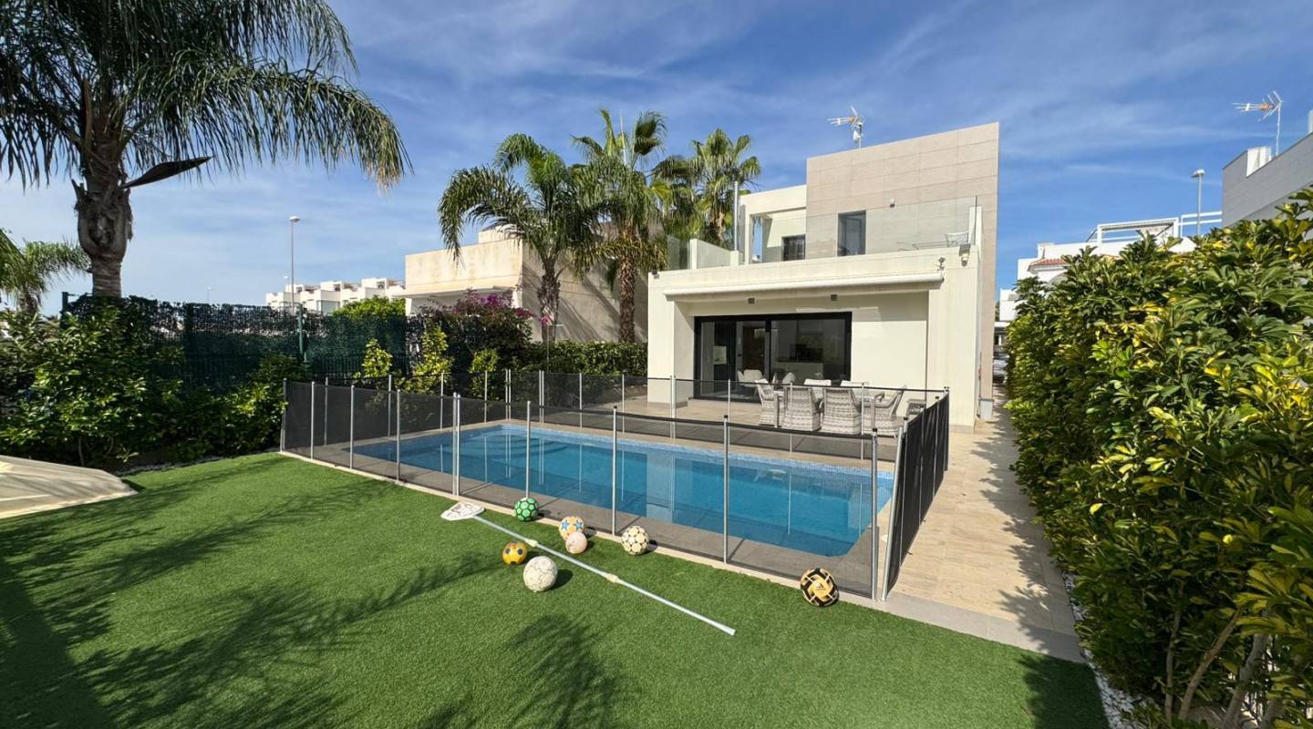 Revente - Villa - Ciudad Quesada - Pueblo Bravo