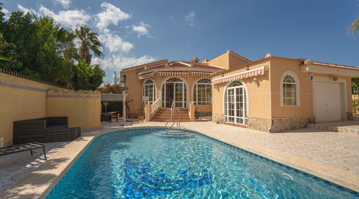 Resale - Villa  - Ciudad Quesada - Pueblo Bravo