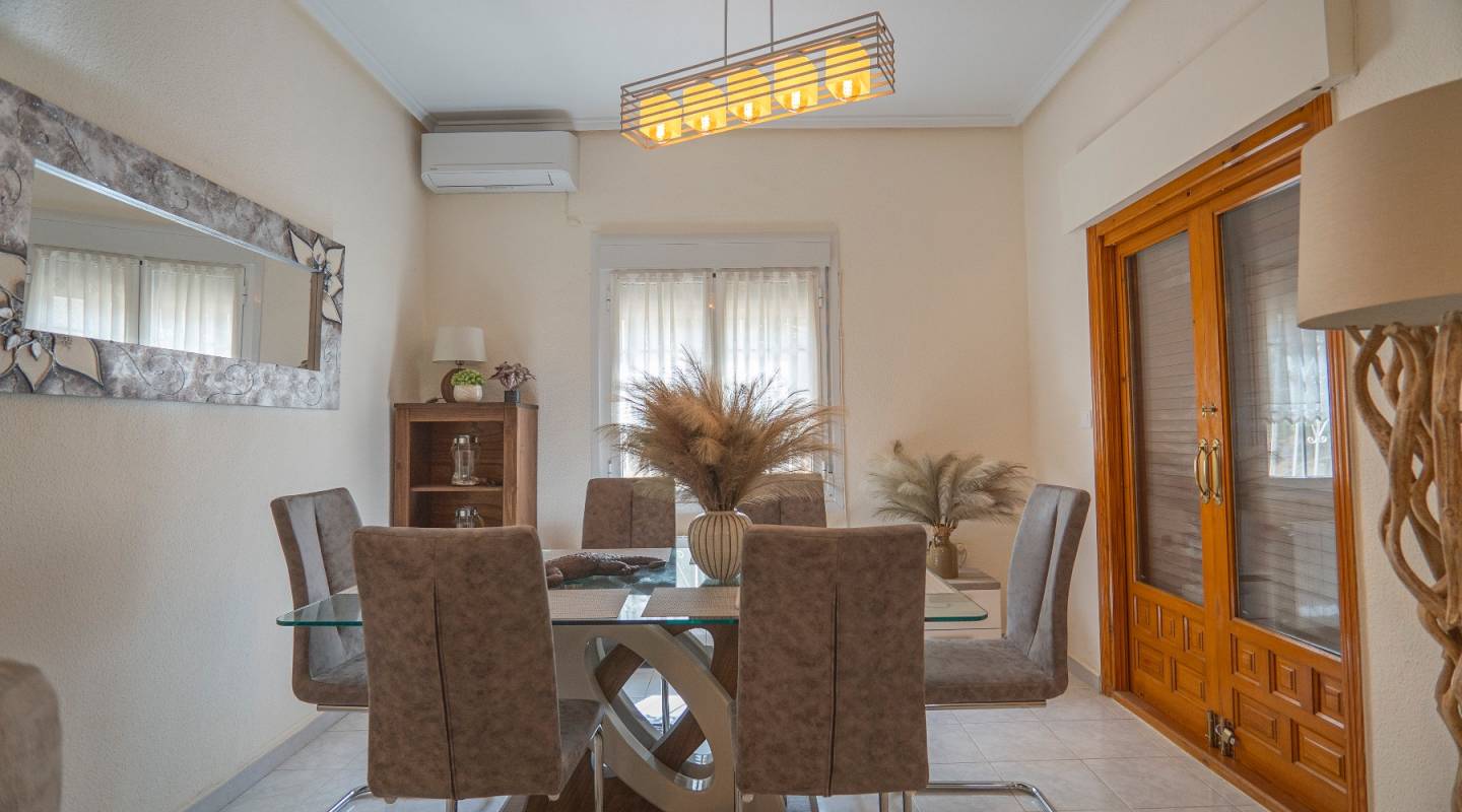 Resale - Villa  - Ciudad Quesada - Pueblo Bravo