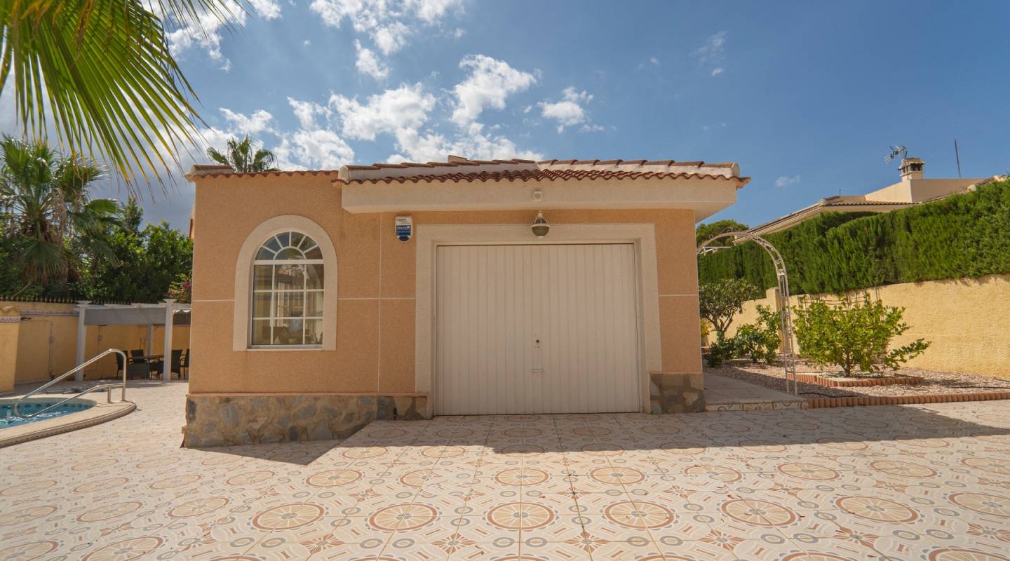 Resale - Villa  - Ciudad Quesada - Pueblo Bravo