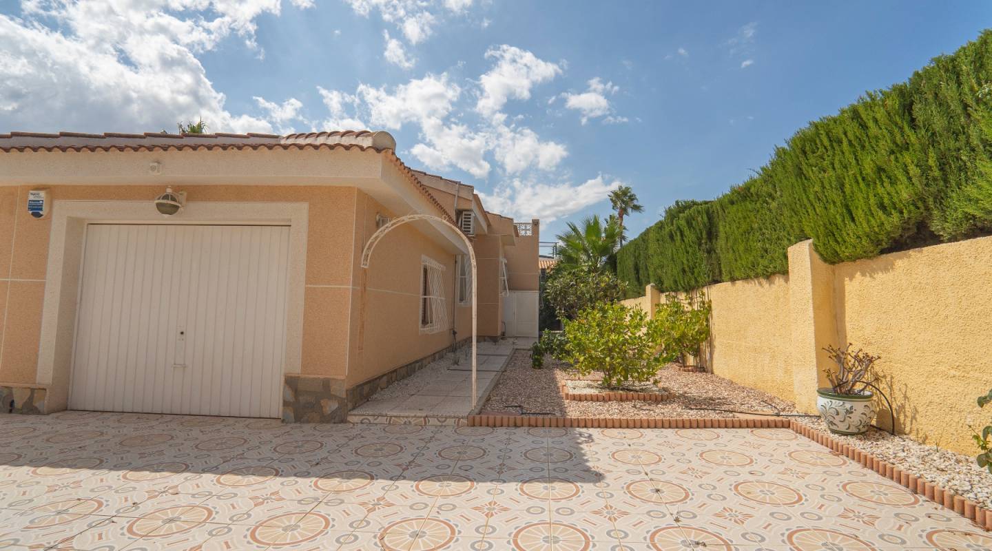 Resale - Villa  - Ciudad Quesada - Pueblo Bravo