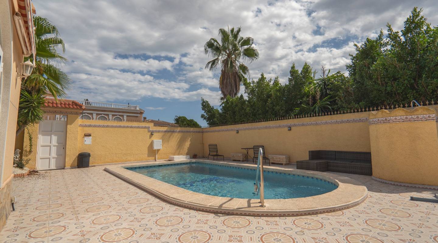 Resale - Villa  - Ciudad Quesada - Pueblo Bravo