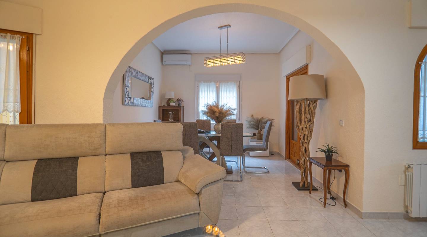 Resale - Villa  - Ciudad Quesada - Pueblo Bravo