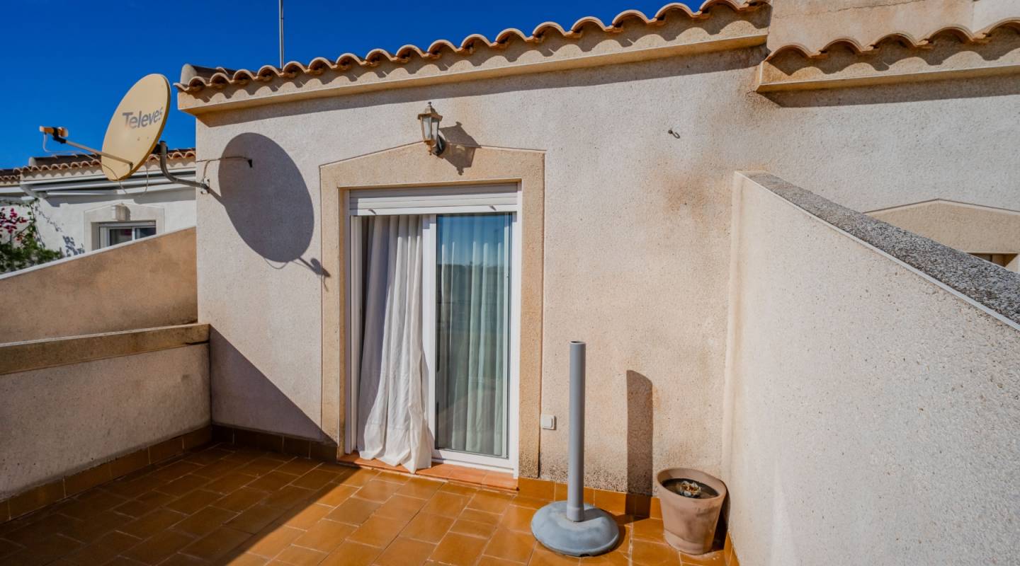 Resale - Townhouse - Villamartin
