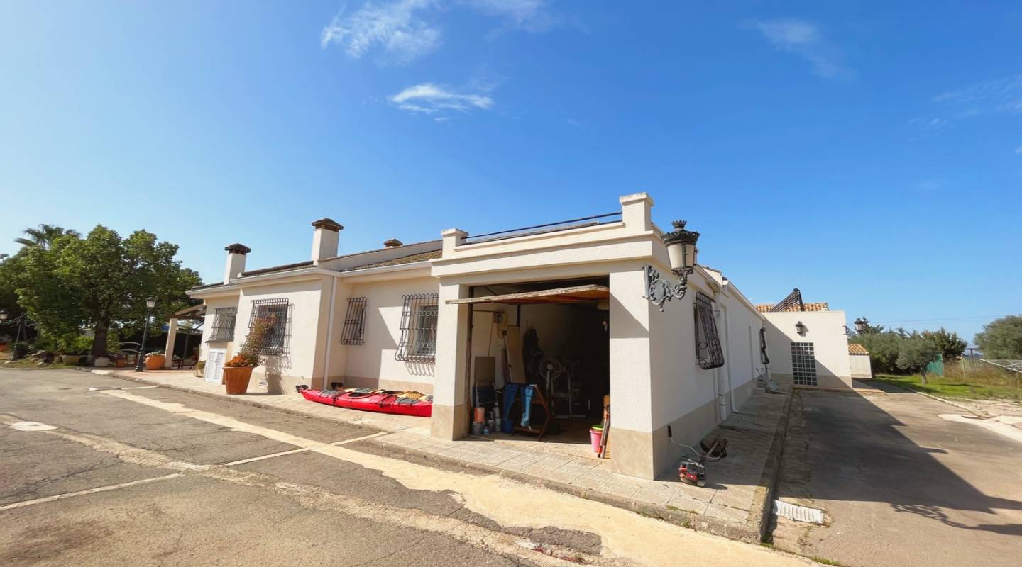 Resale - Finca - Los Alcazares