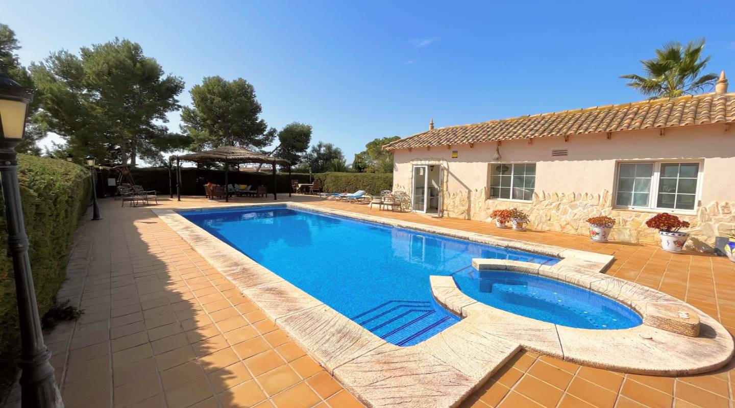 Resale - Finca - Los Alcazares