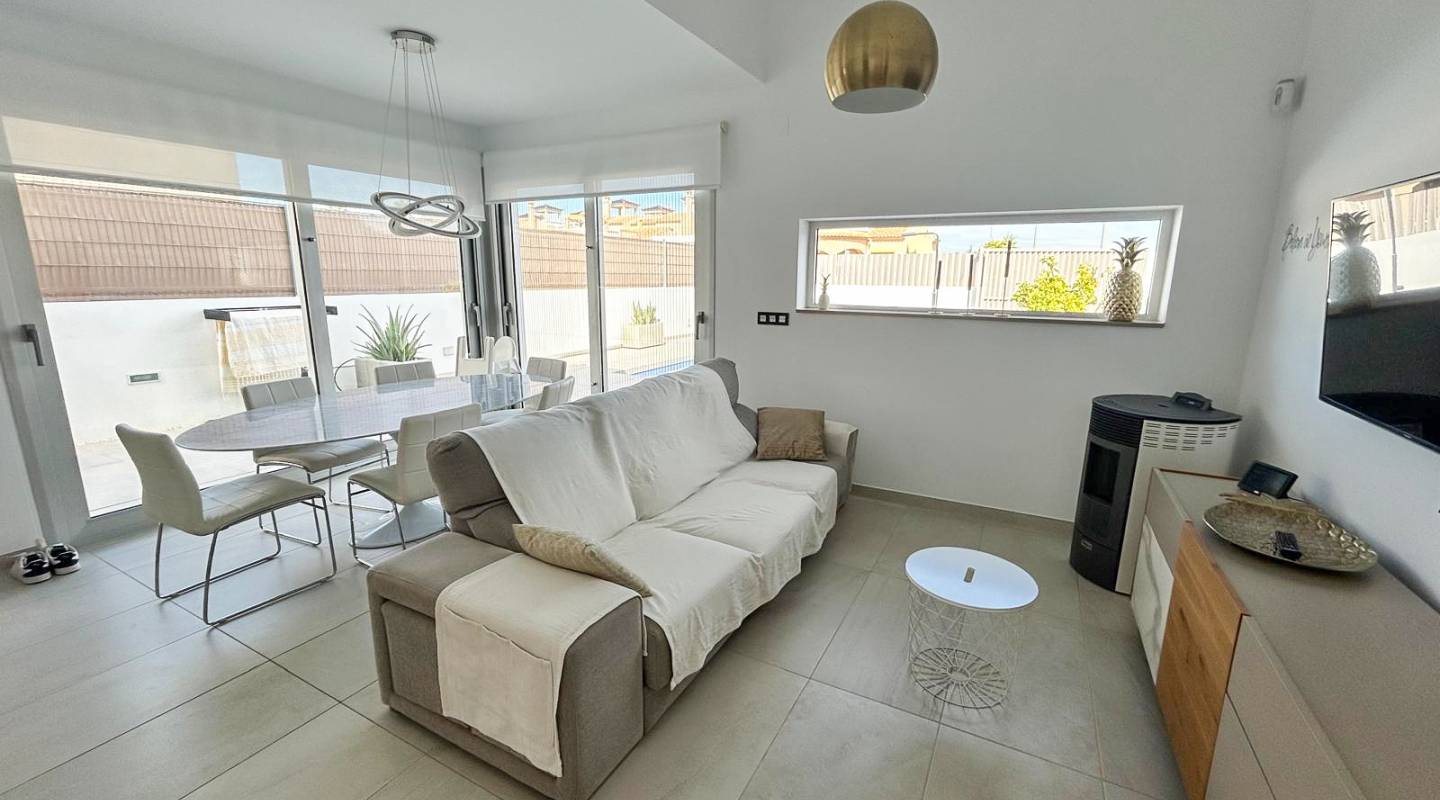 Resale - Villa  - Guardamar del Segura - El Raso, Guardamar