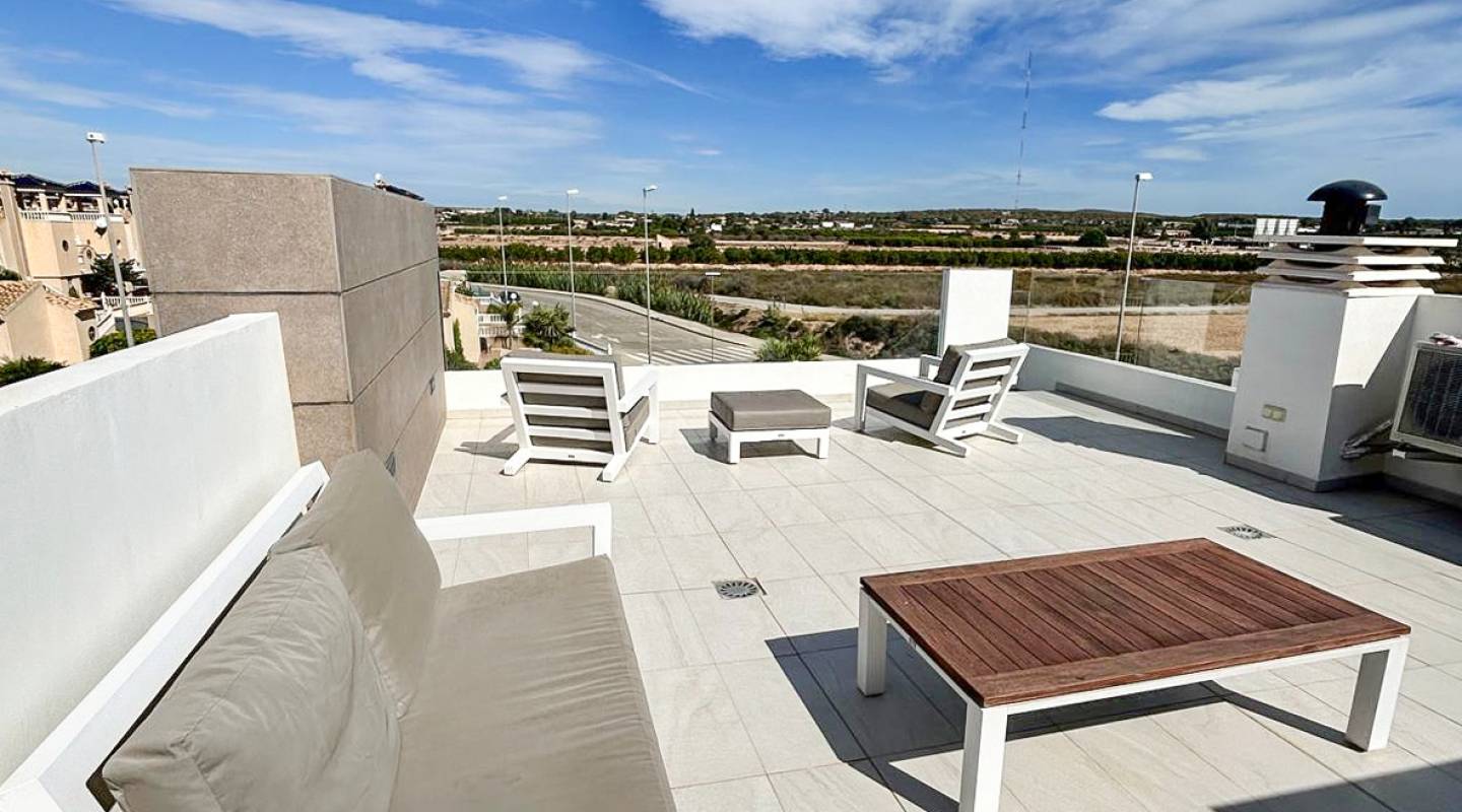 Resale - Villa  - Guardamar del Segura - El Raso, Guardamar