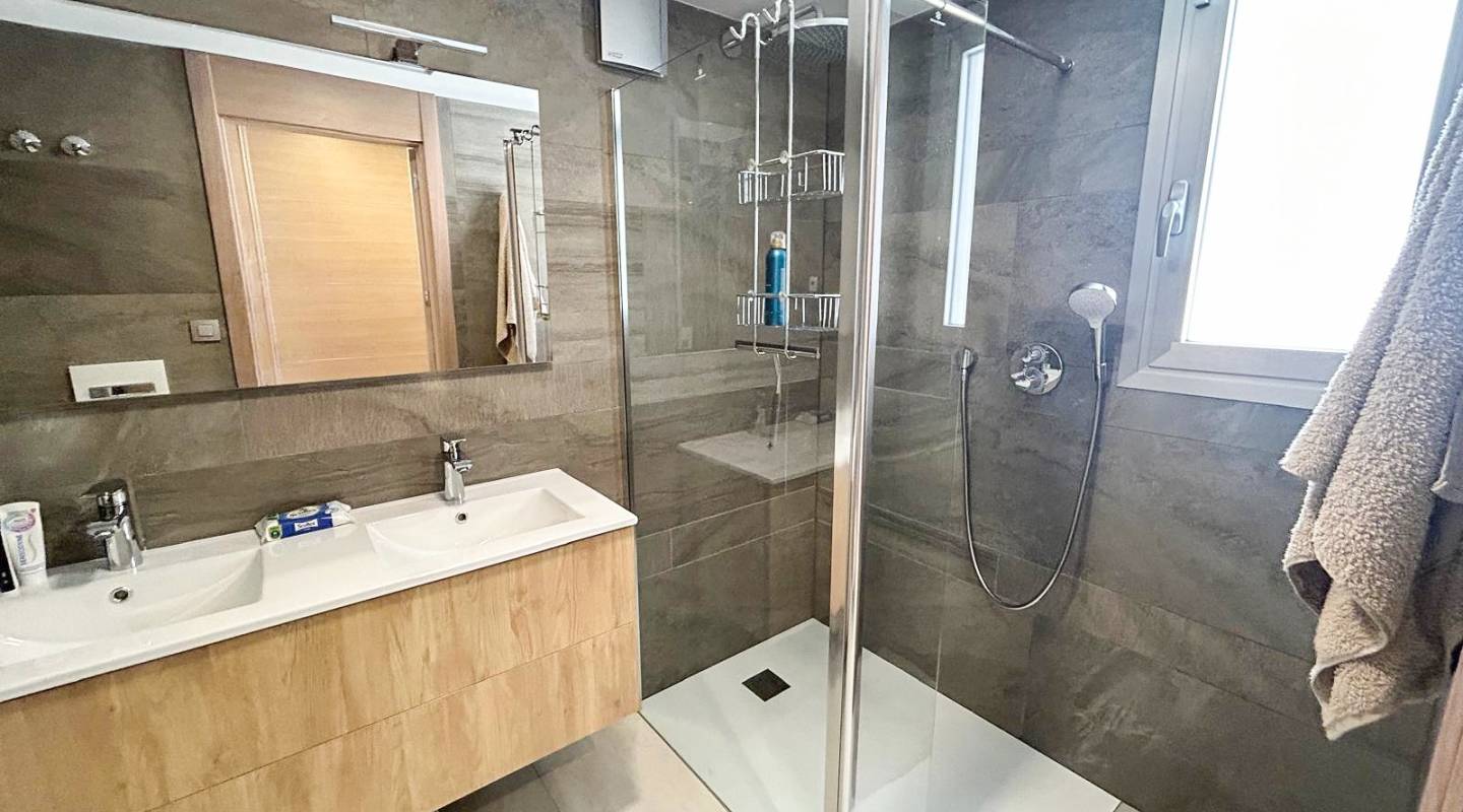 Resale - Villa  - Guardamar del Segura - El Raso, Guardamar