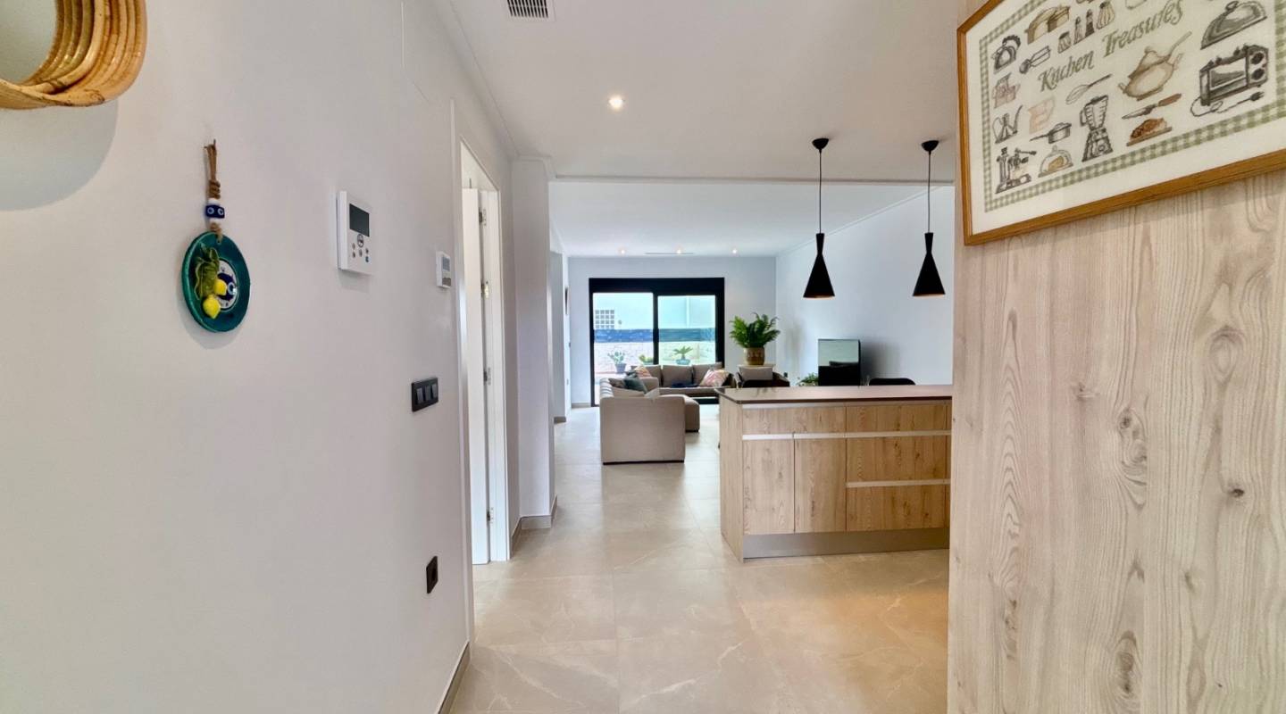 Resale - Villa  - Benijofar - Alicante