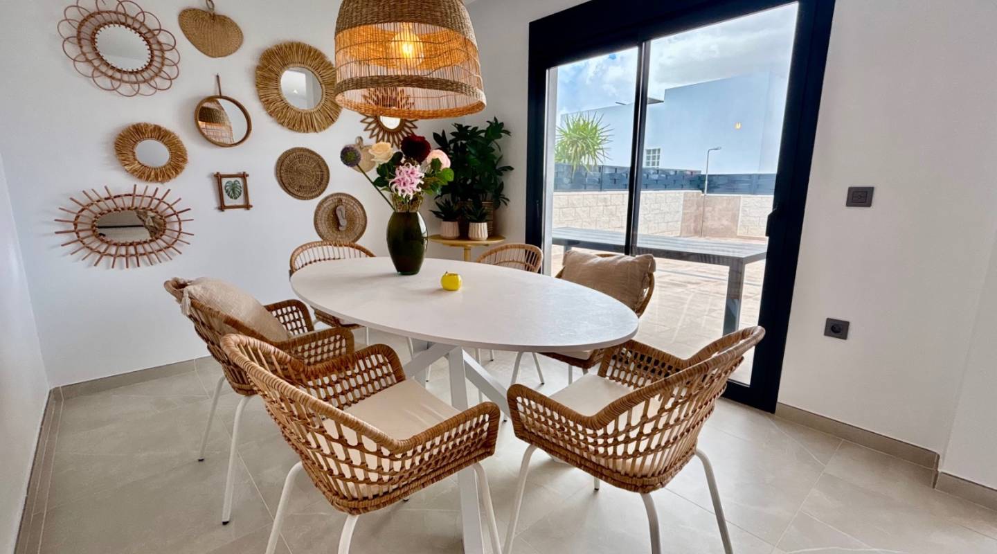 Resale - Villa  - Benijofar - Alicante