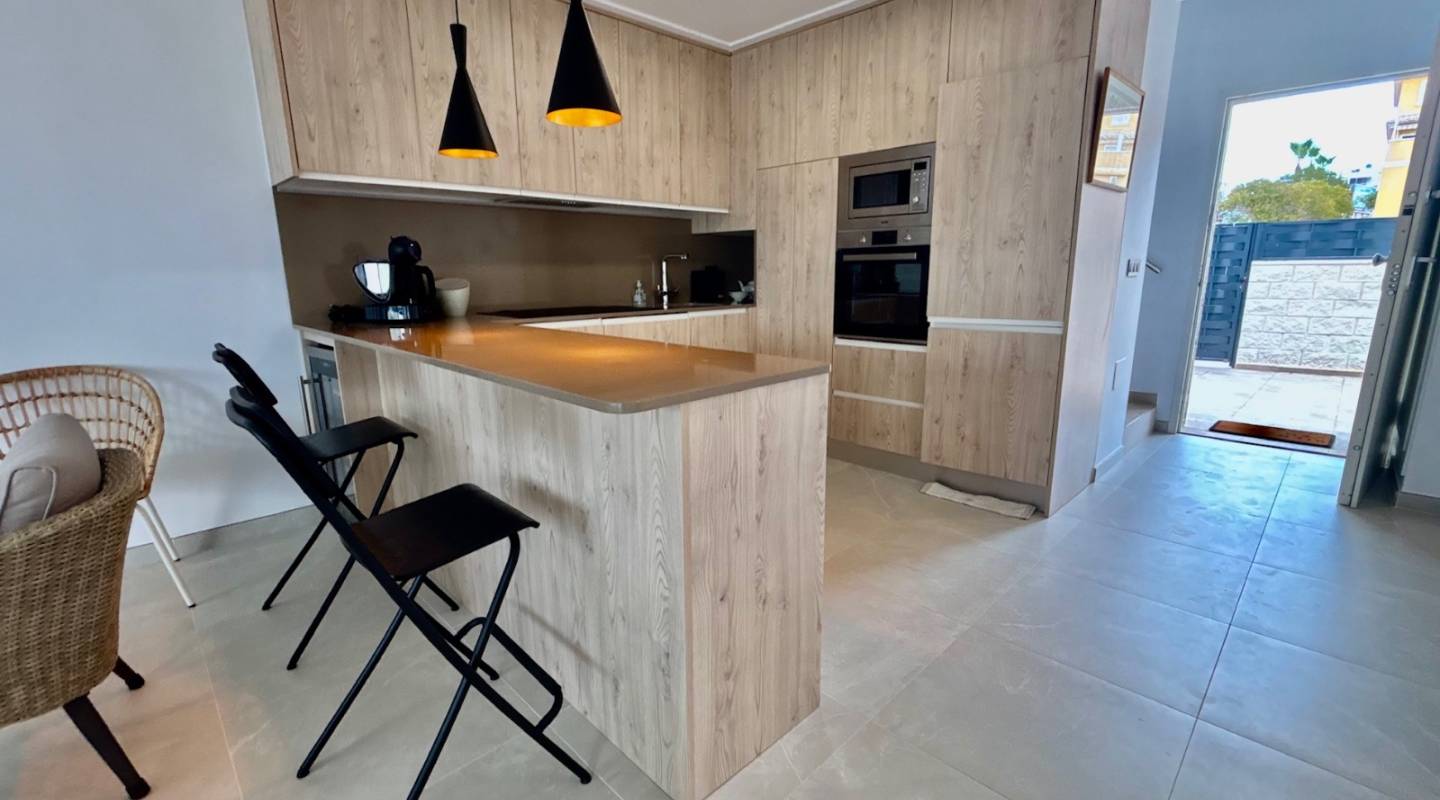 Resale - Villa  - Benijofar - Alicante