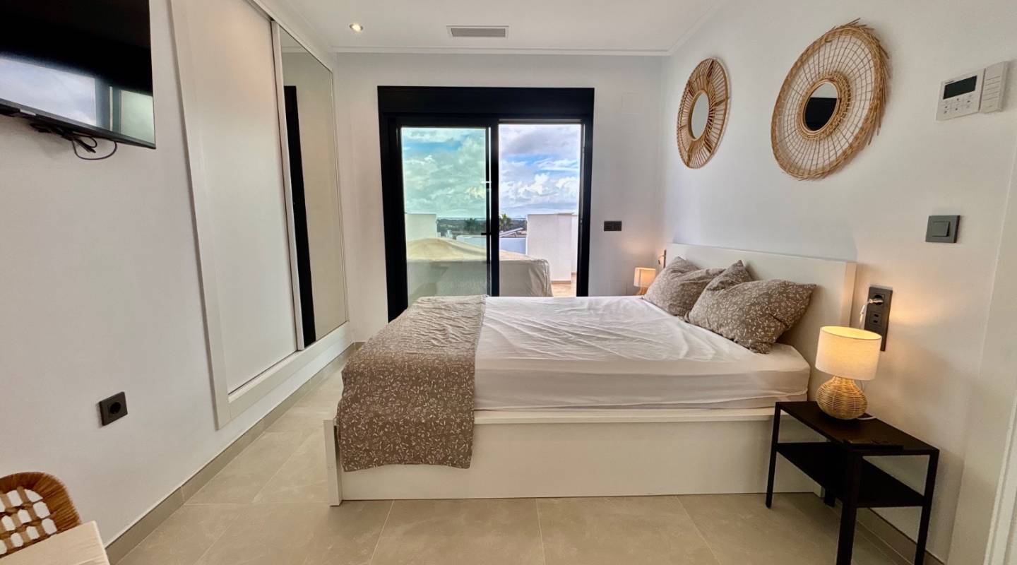 Resale - Villa  - Benijofar - Alicante